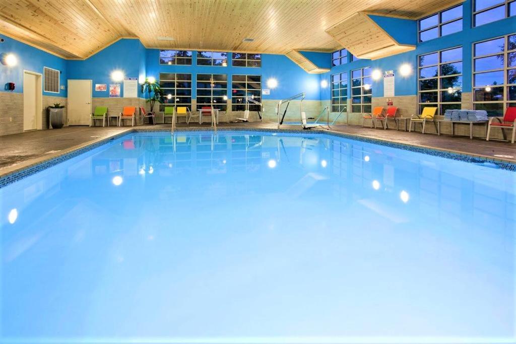 Amerivu Inn And Suites - Chisago City Eksteriør billede