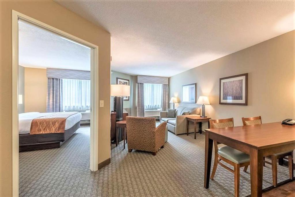 Amerivu Inn And Suites - Chisago City Eksteriør billede