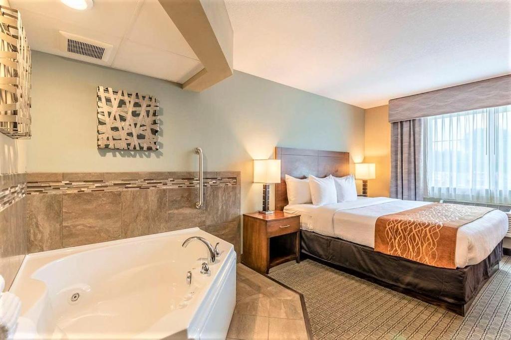 Amerivu Inn And Suites - Chisago City Eksteriør billede