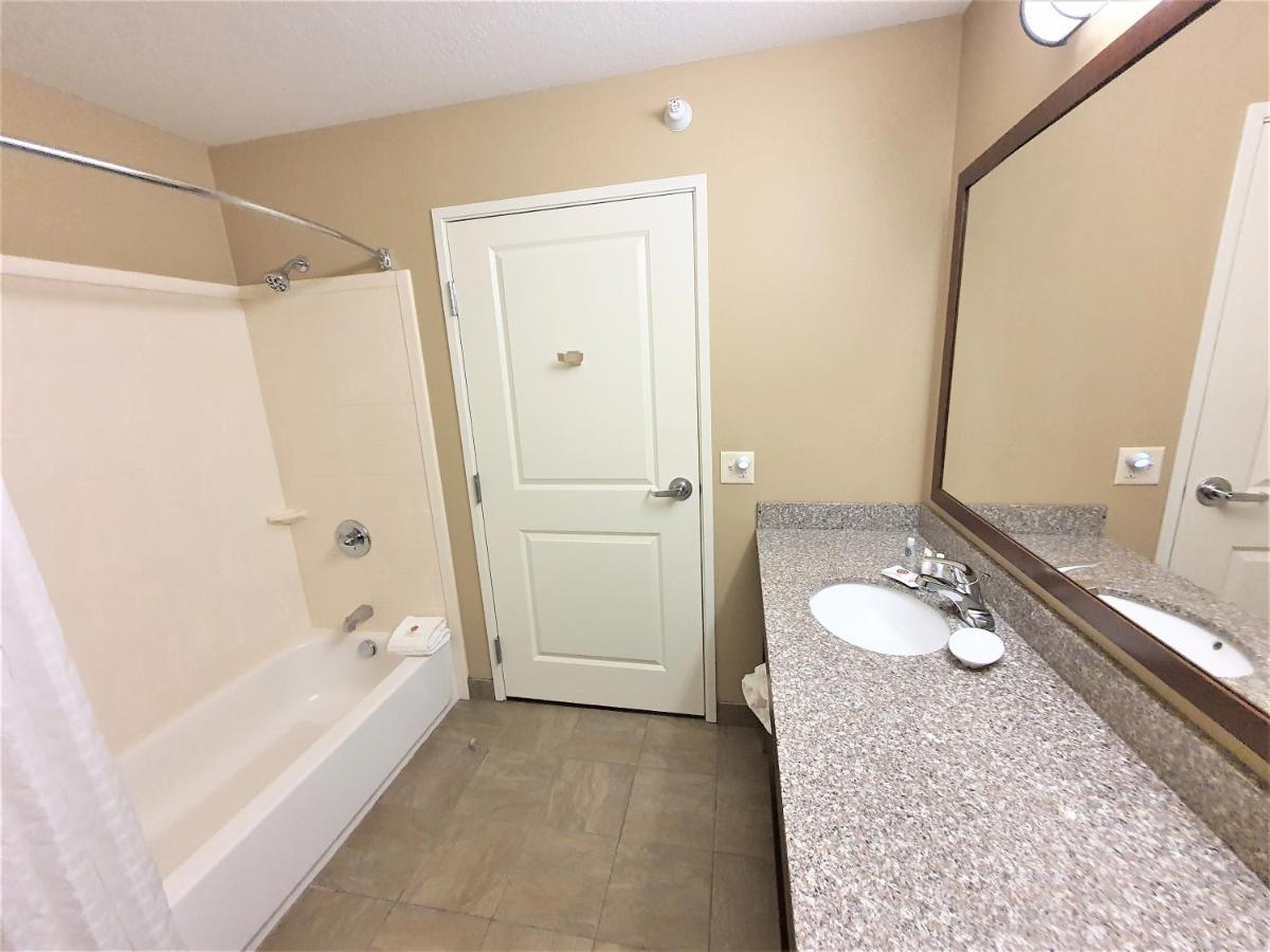 Amerivu Inn And Suites - Chisago City Eksteriør billede