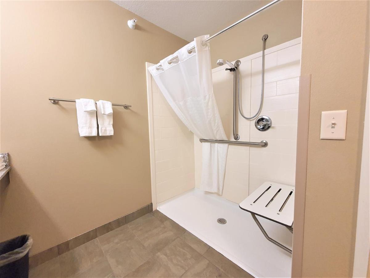 Amerivu Inn And Suites - Chisago City Eksteriør billede