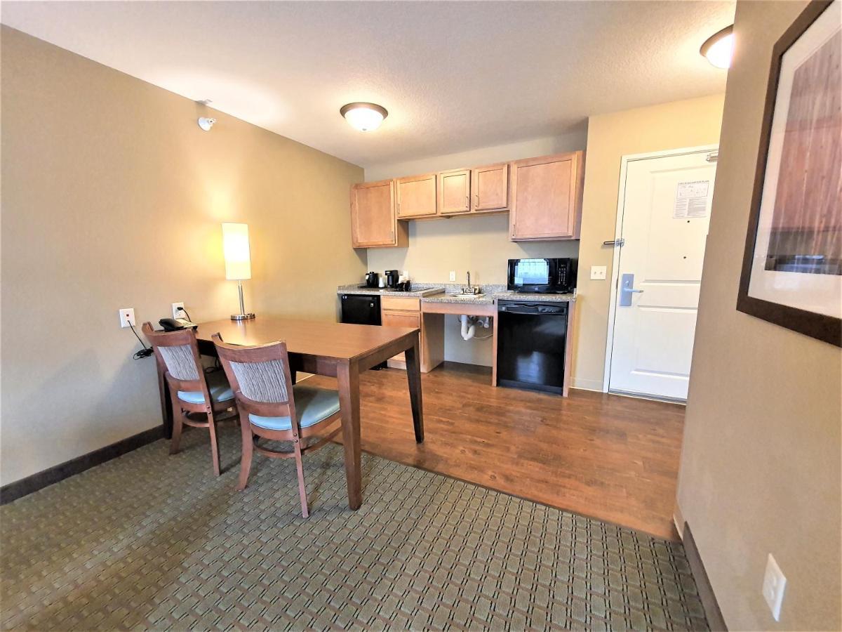 Amerivu Inn And Suites - Chisago City Eksteriør billede