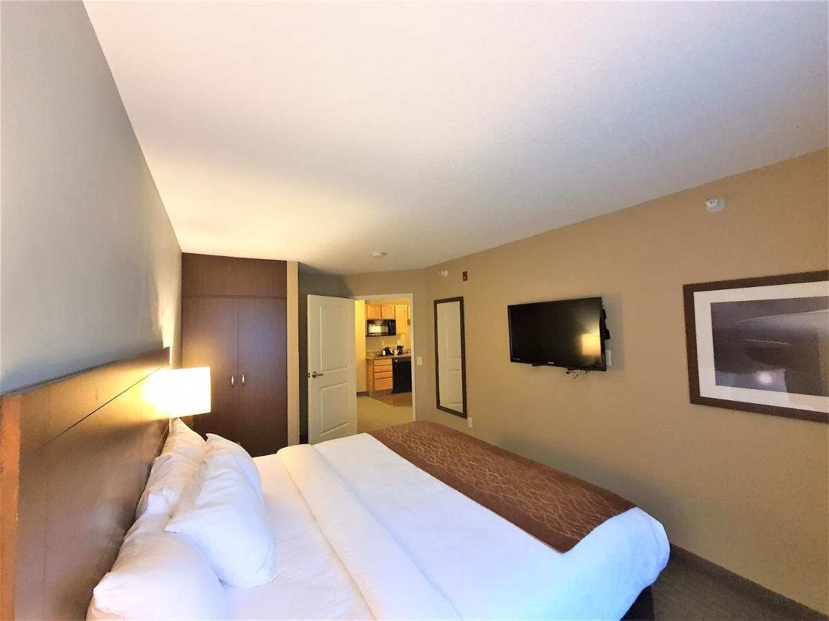 Amerivu Inn And Suites - Chisago City Eksteriør billede